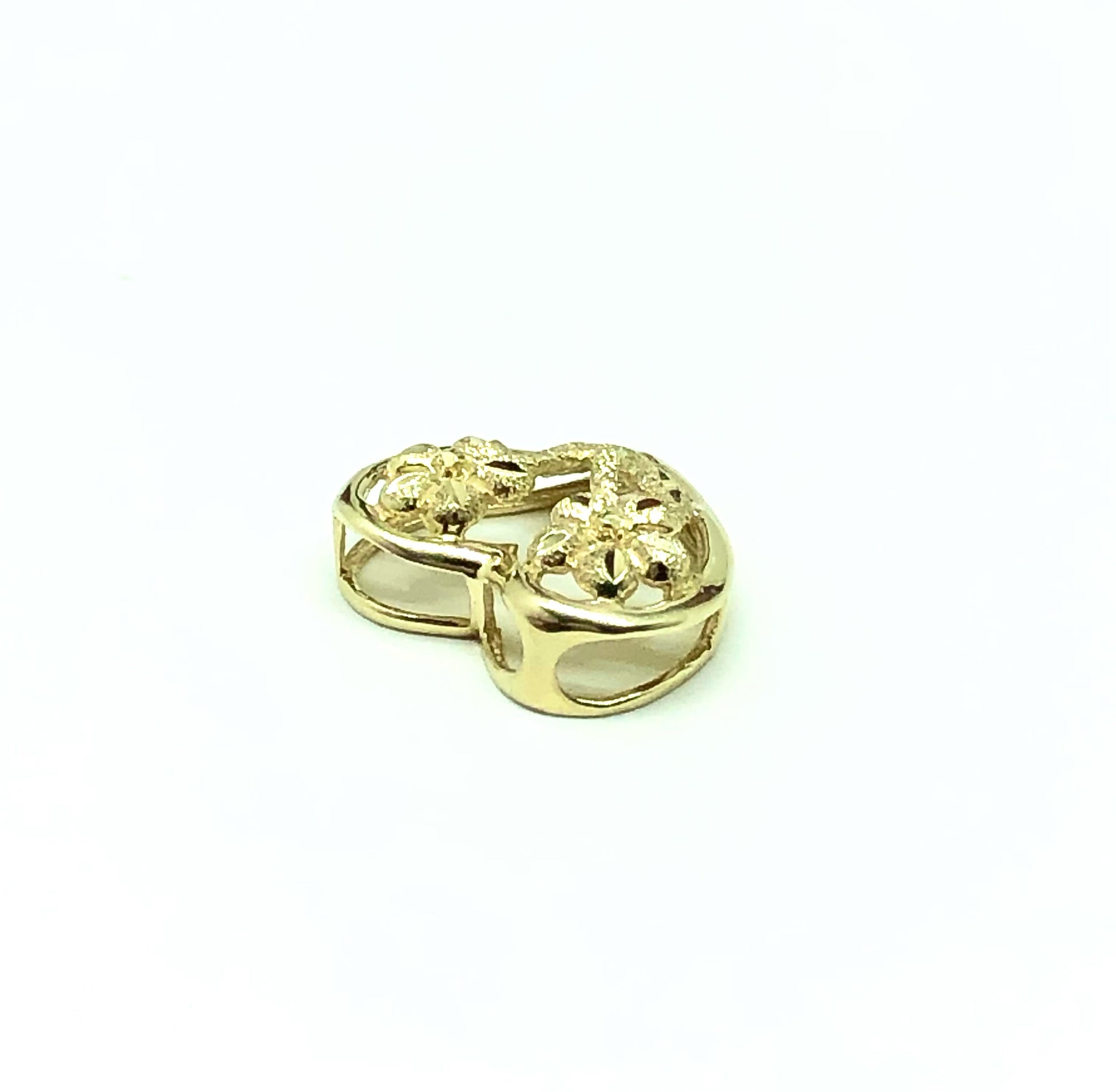 Jewelry Womens 10k Gold Glittery Sandblasted Cut-out Flower Design Heart Pendant